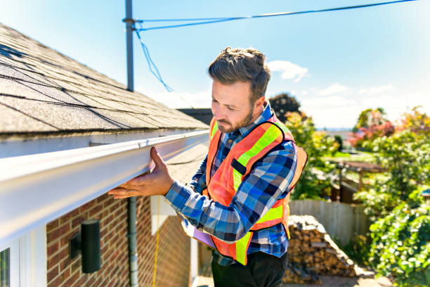 Best Roof Moss and Algae Removal  in Fredonia, KS